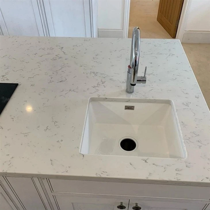 Bianco-Venatino-Quartz-for-Countertop.webp (2)(001)