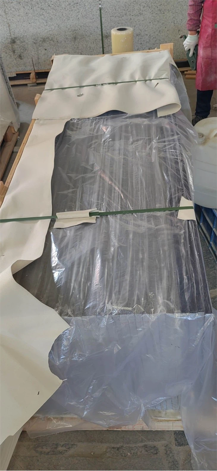 Crystal Black Quartzs Stone Countertop Slab Price For Sale